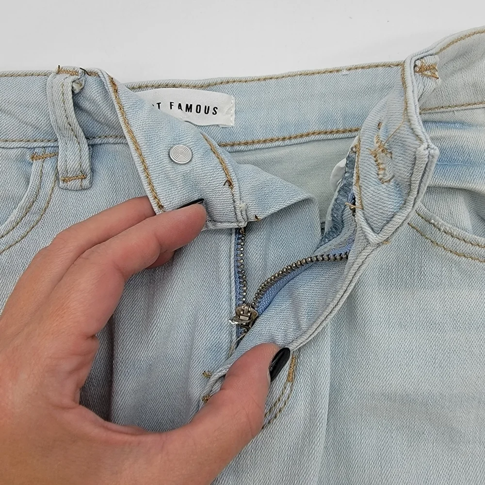 Almost Famous Distressed High Rise Skinny Light Wash Stretch Blue Jeans Size 1